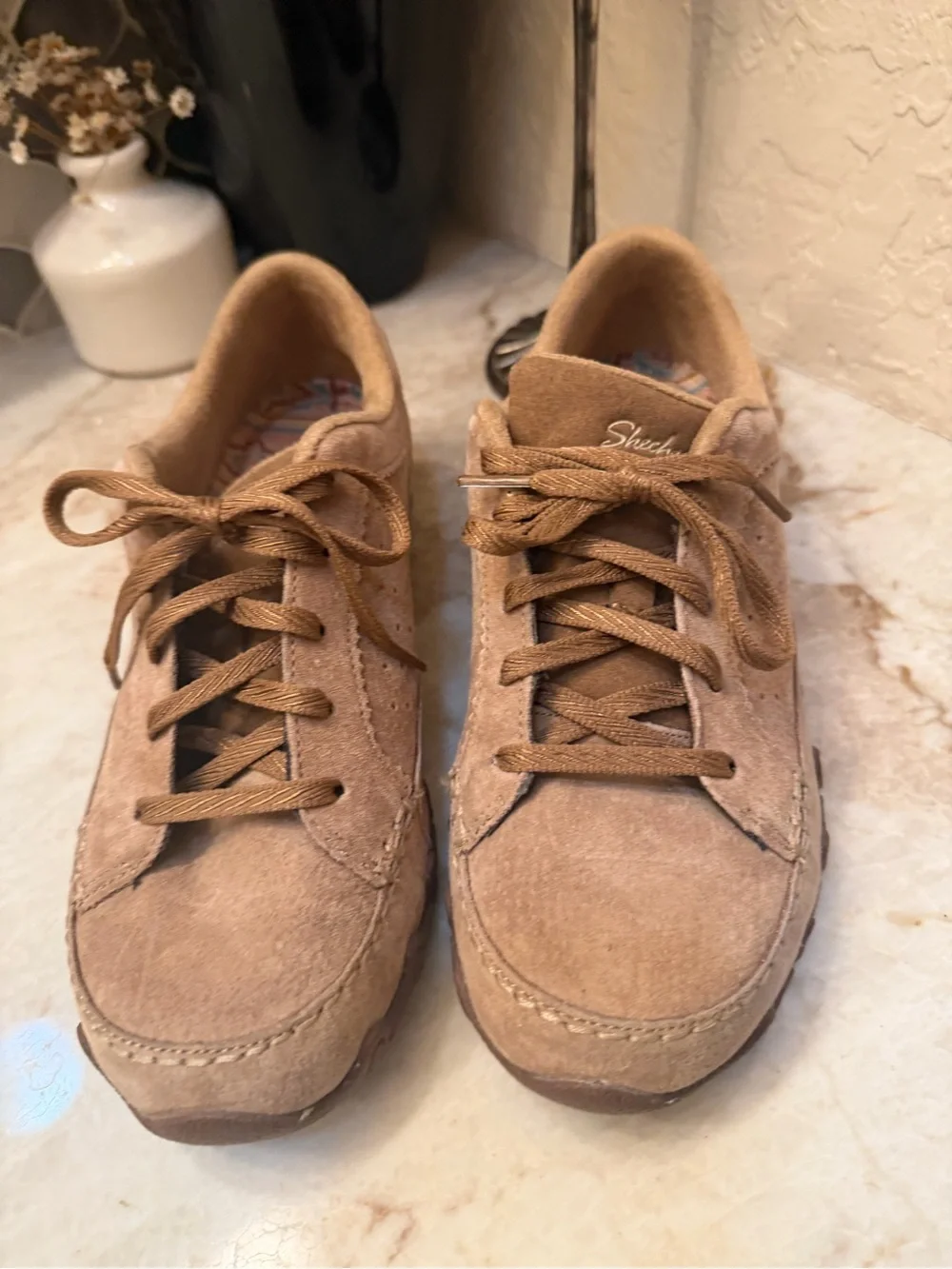 Skechers suede leather womens shoes sz 8
